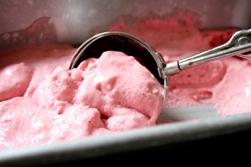 Strawberry Frozen Yogurt without an ice cream maker