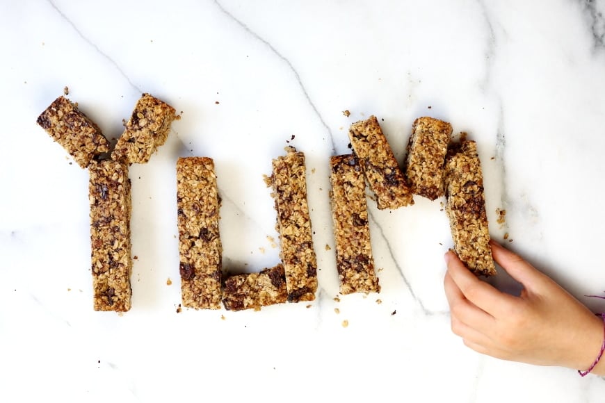 These healthy chocolate chunk gluten free granola bars are perfect make-ahead snacks!