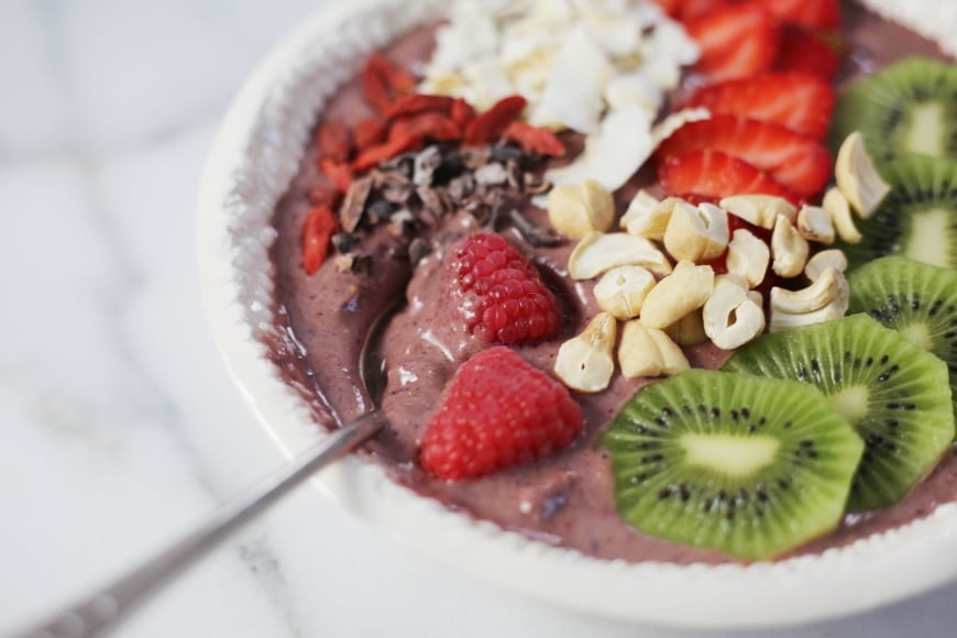 Easy to Make Breakfast Ideas for Mom - Superfood Smoothie Bowl